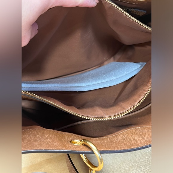 TORY BURCH EVERLY TOTE 👜 WITHOUT DUST BAG CAN’T REMEMBER EVER USING IT - Picture 10 of 16